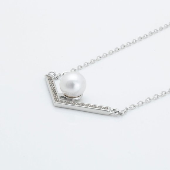 Modern Natural Pearl Necklace - Picture 2 of 3